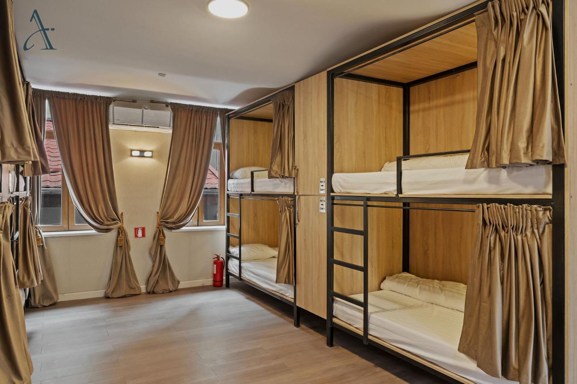 Ramana Garden Hostel - Self-Service Accommodation Бухарест Экстерьер фото